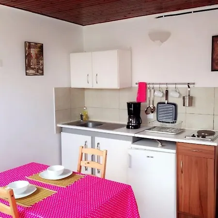 Apartment 4th Floor In Town And Near The Sea